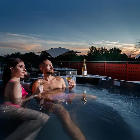 Jezerska With Jacuzzi & Pool Apartment Palic