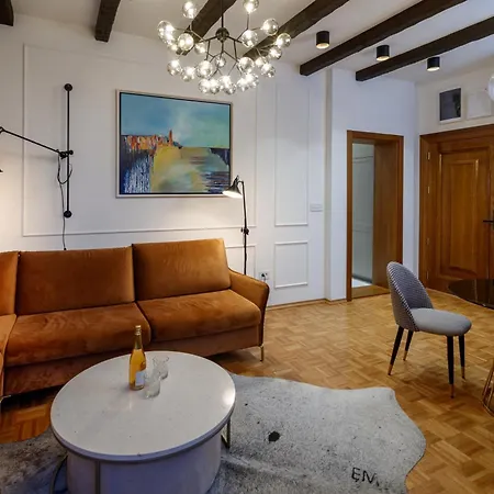 Jezerska With Jacuzzi & Pool Apartment