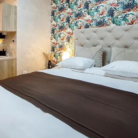 Jezerska With Jacuzzi & Pool Apartment *