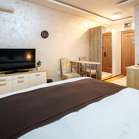Jezerska With Jacuzzi & Pool Apartment *